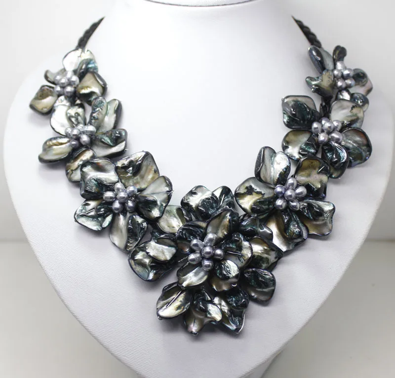 

Perfect Black Shell Floral flower & Black Cultured Pearl Necklace