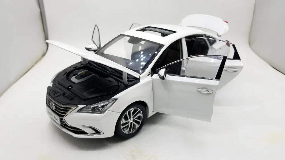 1:18 литая под давлением модель для Changan Yidong Eado 2018 игрушечный автомобиль из сплава