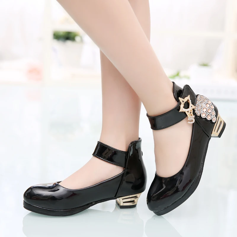 

Hot Girls Leather Shoes Autumn Bowtie Sandals 2018 New Children Shoes High Heels Princess Sweet Sandals For Girls