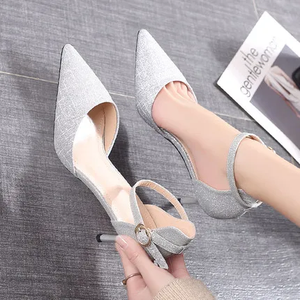 

2019 new high-heeled ladies pointed stiletto black gold powder shoes French girl buckle low-heeled sexy