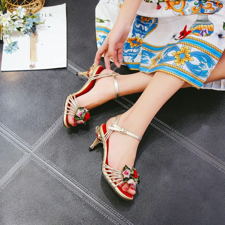 Moraima snc Лето 2019 г. новый большой размеры известный стиль босоножки на шпильках цветы сандалии для девочек высокий каблук золотой