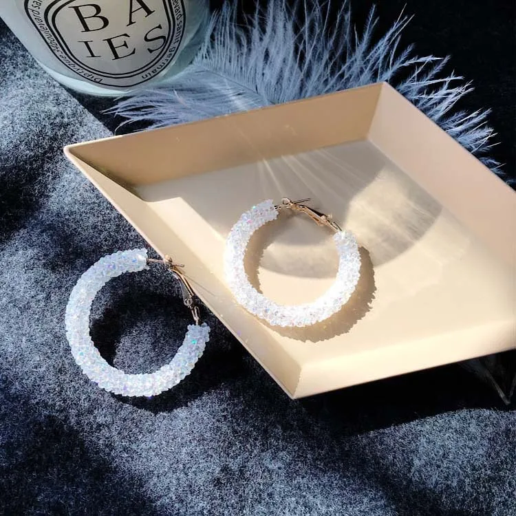

Punk 2018 New Fashion Earrings White / Black / Blue Simple Wild Crystal Circle Matte Ladies Earrings Wholesale Hot Sale Earrings