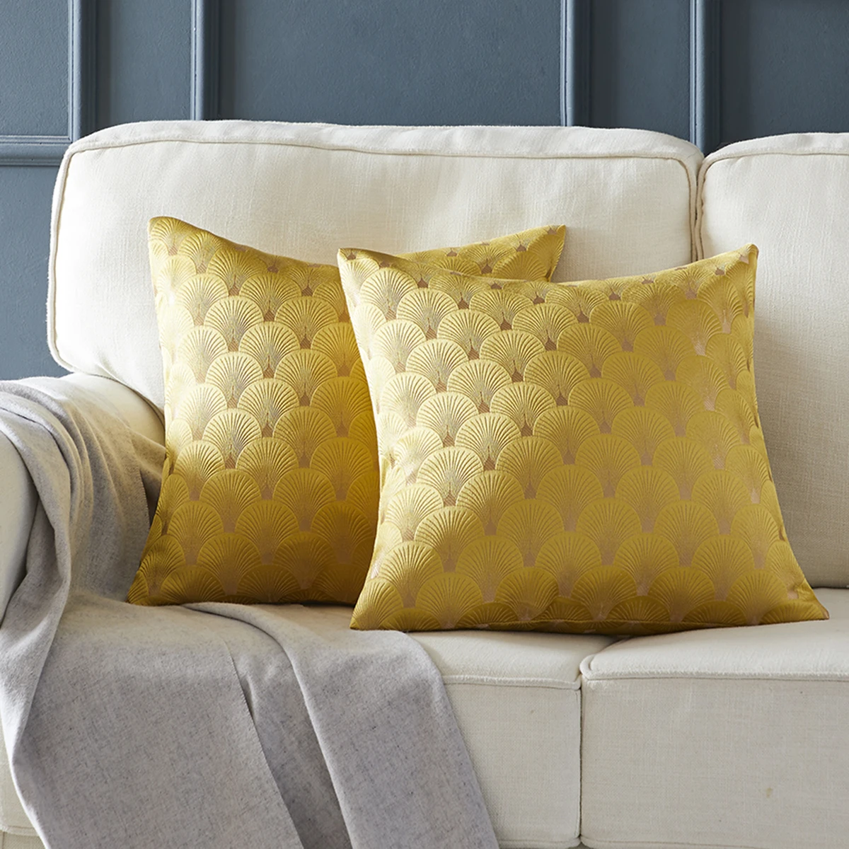 

GIGIZAZA Two Packs 45*45 Shell Pattern Cushion Covers Gradual Change Throw Pillowcase Home Decor Pillow Covers for Sofa