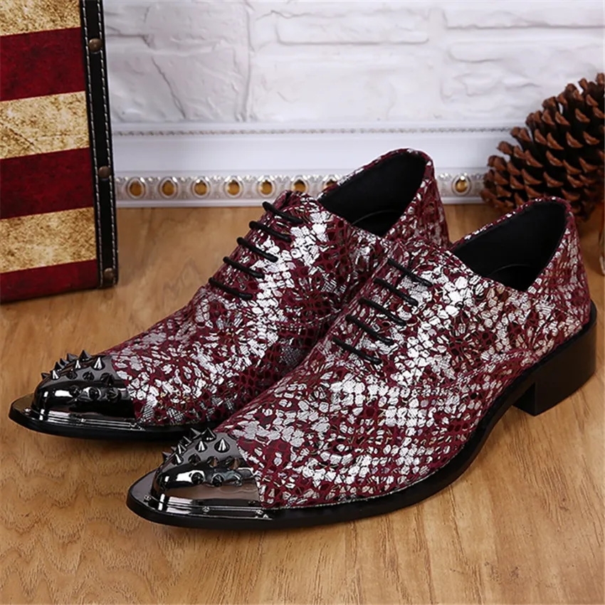 

Luxury Iron Pointed Toe Men Leather Oxford Shoes Rivets Flowers Print Mens Dress Party Wedding Slip On Elevator Shoes Flats