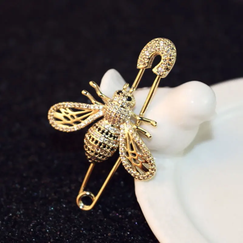 Luxury Brand Full Crystal Gold Bee Brooches For Woman Shiny Hollow Bees Brooch Pin For Coat Scraf Fine Jewelry