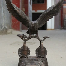 S2001 Китайский Бронзовый Богатство баррель Ру Йи орел царь птиц скульптура