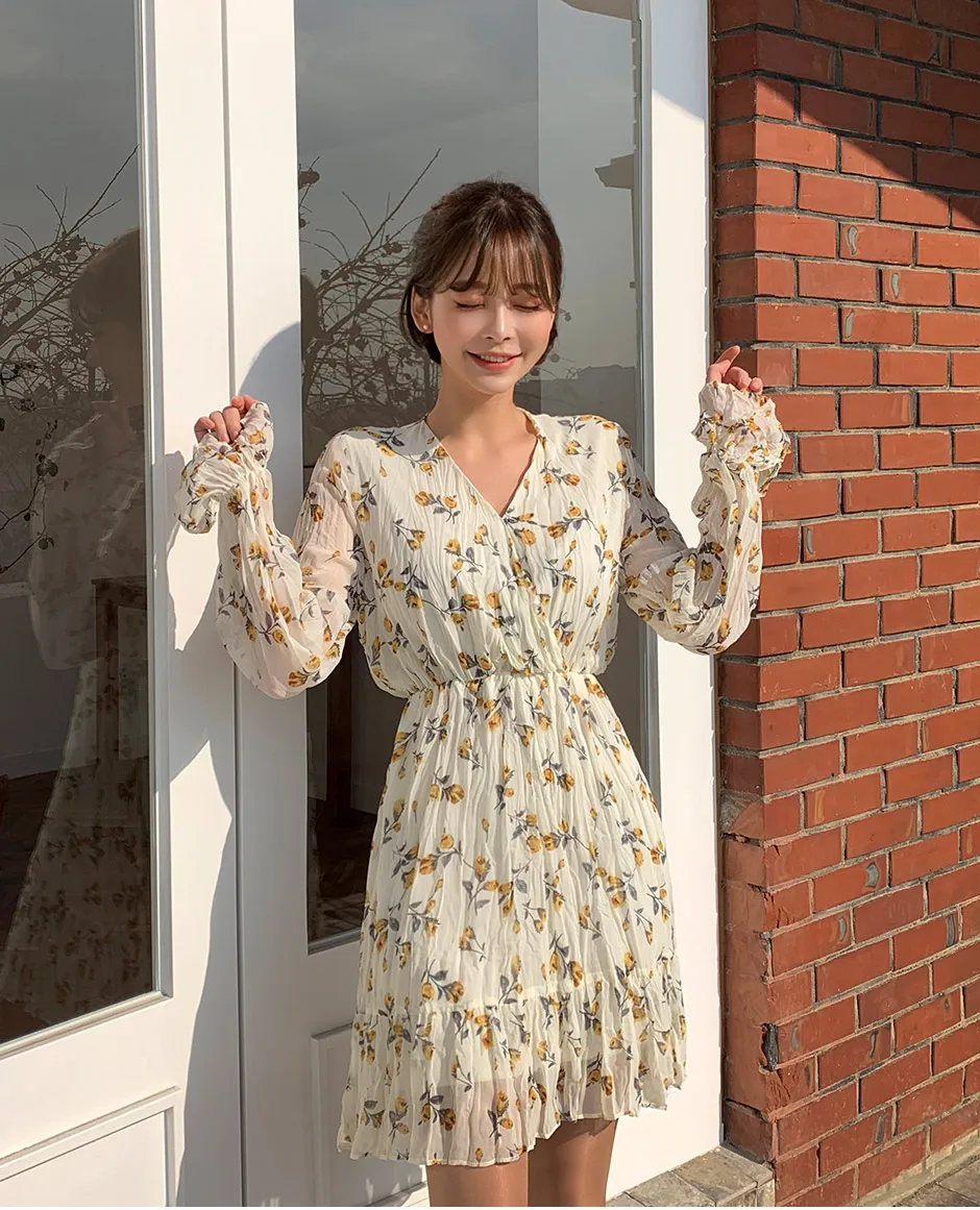 

GRUIICEEN Spring New 2019 Women Lady Print Dress Elegant Pleated V-neck Flare Sleeve Vintage Korean Style Dress GY2018844