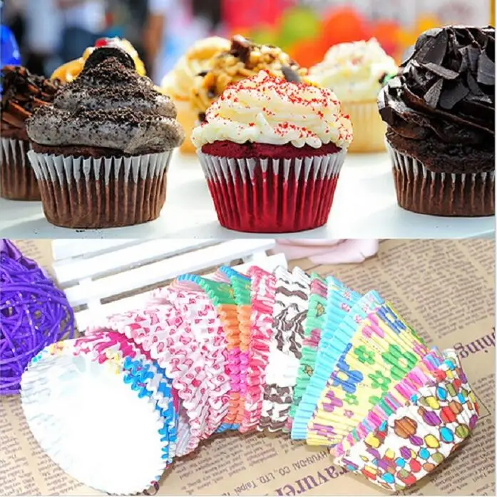 стаканчики для капкейков. коллекция одноразовых тарелок. форма маффин 50х40 белый. формочки для капкейков бумажные.