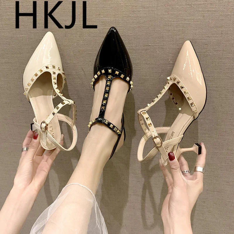 

HKJL 2019 summer new rivet baotou thick with sandals female Korean version of the pointed word buckle with sandals A896