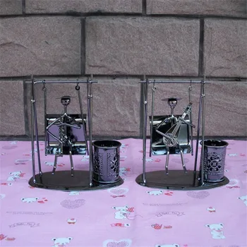 

Metal Swing Style Pen Container Vintage Creative Figurines Miniature Student Stationary Metal Men Guitar Artwork Desk Gift Craft