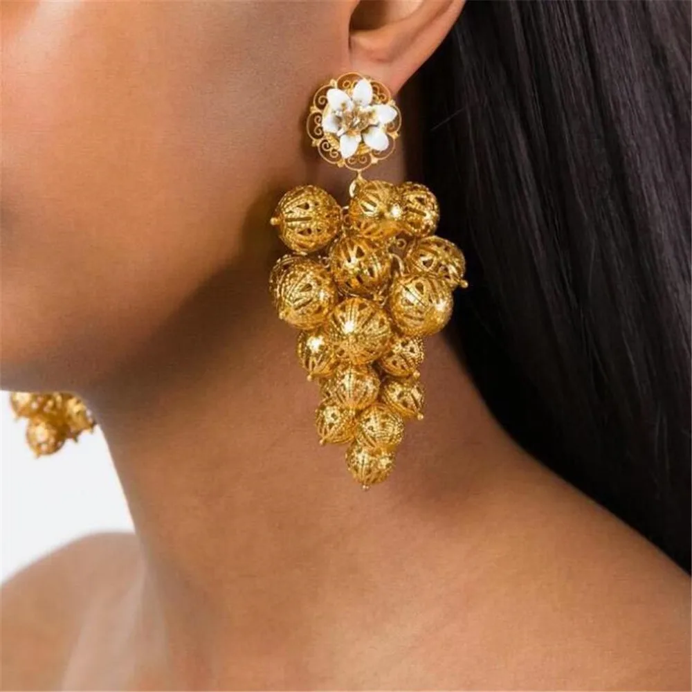 

MHS.SUN 1Pair/Lot Exaggerated Gold Ball Baroque Earring Jewelry European Fashion Flower Baroque Drop Earring Women Court Jewelry