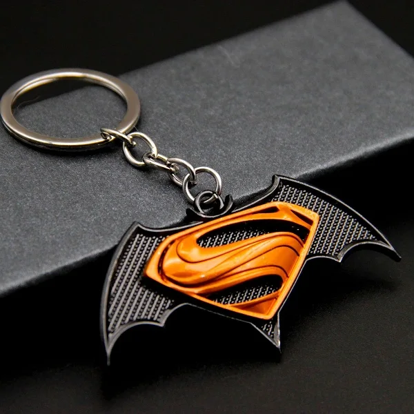 

2019 Metal Marvel Avengers Captain America Shield Keychain Spider-Man Iron Man Mask Keychain Toy Hulk Batman Keychain Key Gif