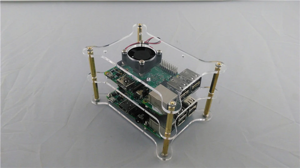 Корпус для чехла Raspberry Pi 3 B + Plus поддерживает установку вентилятора на каждом