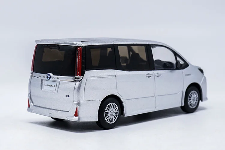 Завод 1:30 Toyota NOAH MPV Игрушечная машина из сплава игрушки для детей литой модельный автомобиль подарок на день рождения