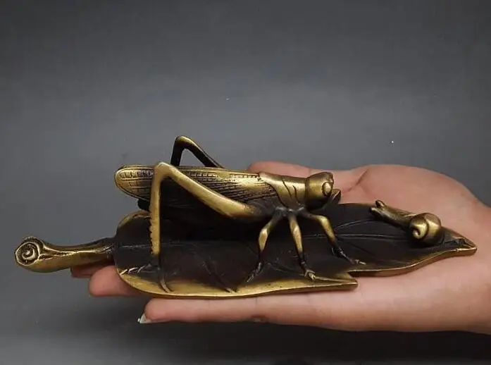 

Antique pure copper leaf grasshopper sculpture Feihuang Tengda household decoration handicraft collection