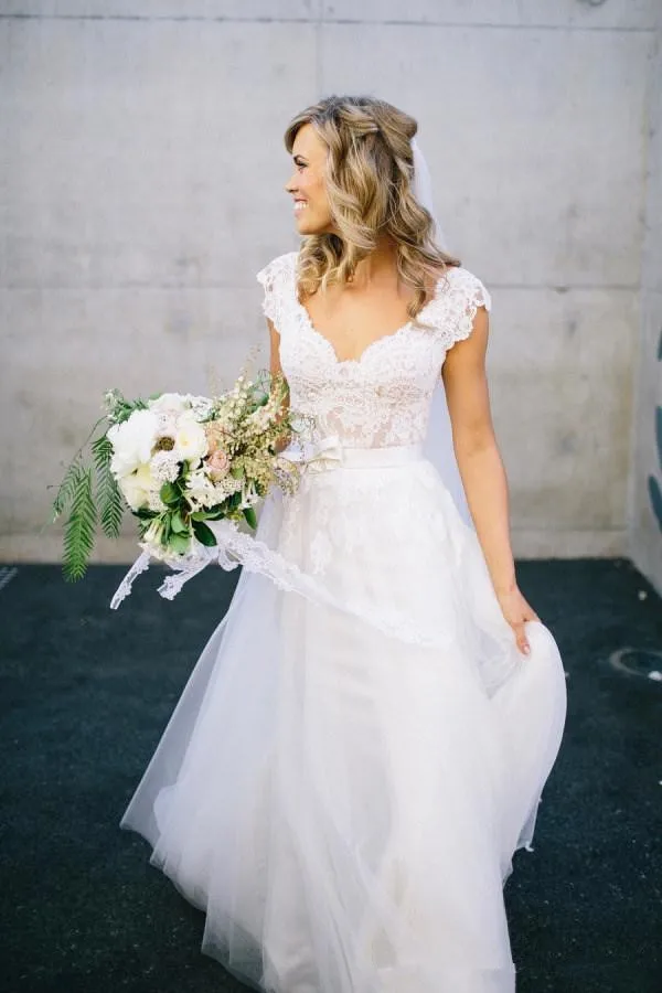 Charming Bohemian A Line Wedding Dresses Lace Short Cap Sleeve V