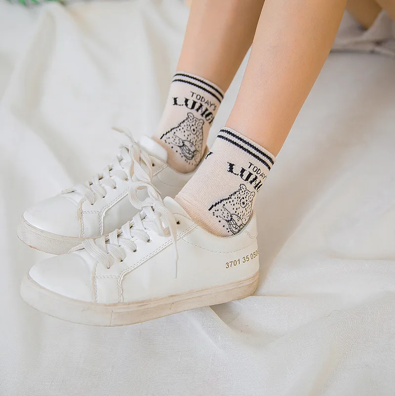 

korean style women 5pairs/lot kawaii Harajuku Funny letter cartoon bear Cotton Socks Comfortable Breathable Cute Socks 2018 sale