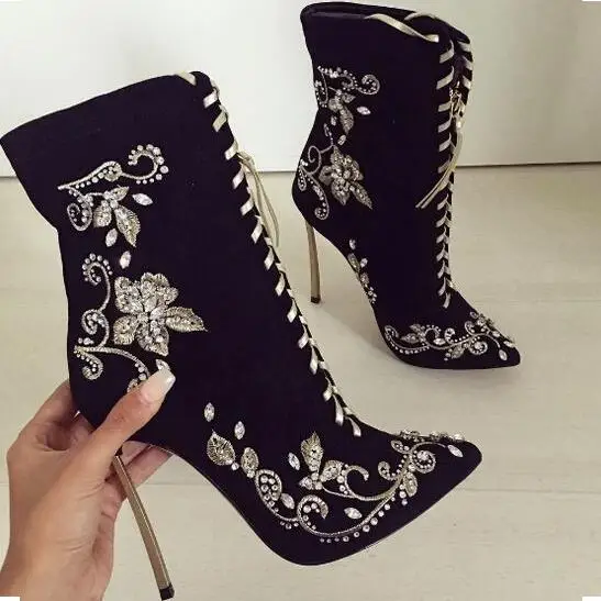 

Zapatillas Mujer Braned Black Suede Leather Embroidery Ankle Boot Pointed Toe Blade Heel Lace-up Gladiator Sandals Boots Women