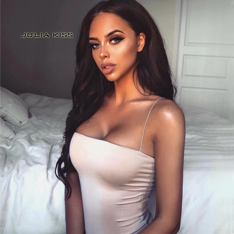 المرأة ساحة الرقبة Paghetti حزام كامي ارتداءها طبقتين \