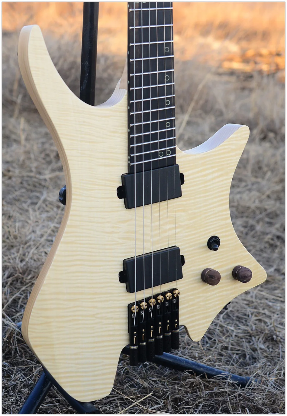 Электрогитара клен птичий глаз. Гриф из клена. Огненный клен для гитары. Кленовая гитара. Кленовая гитара.