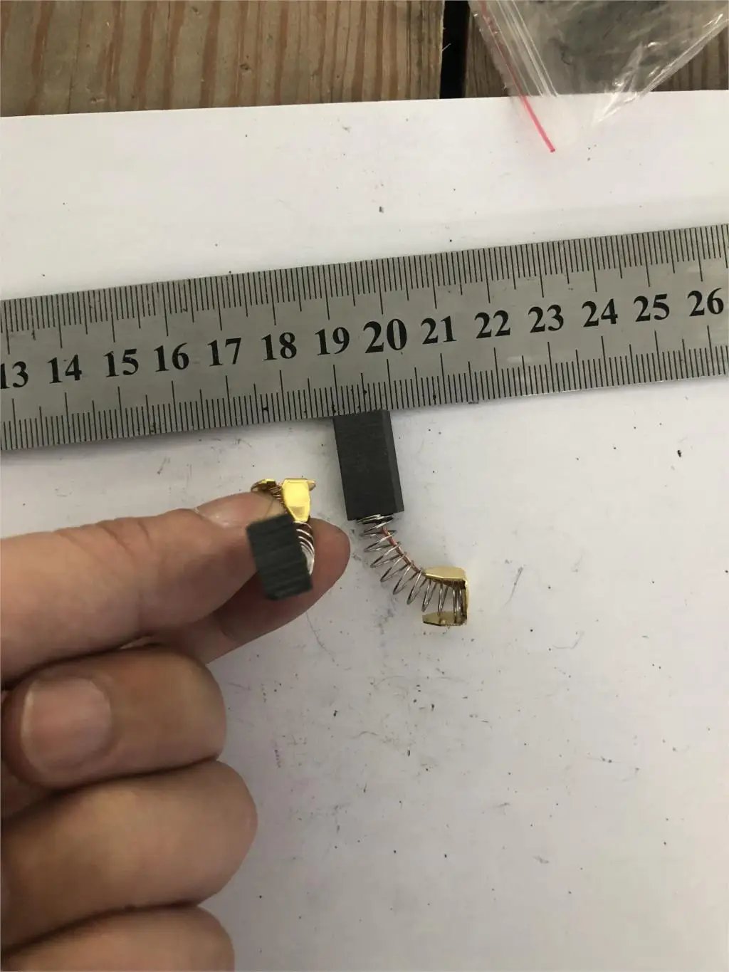 2 предмета ремонт Запчасти 20x10x6 мм 47/64 "х 13/32" х 15/64 "DC электроэнергии двигателя угольные щетки