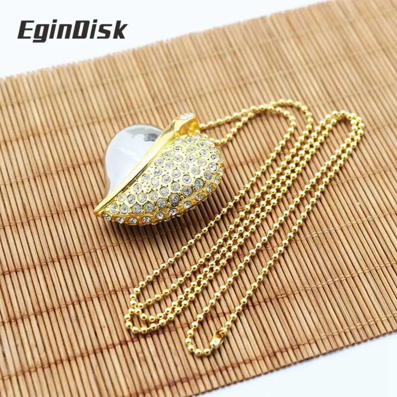 3937534900_10466391782