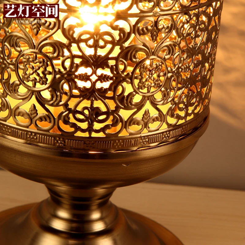 Bronze-table-lamp-creative-personality-retro-lighting-bedroom-desk-lamp-living-room-die-casting-lace-Table (3)