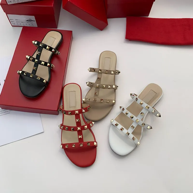 

New Summer Rivet Sandals for Leisure Fashion with Flat-soled Flat heels