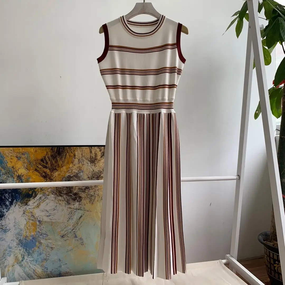 

In the summer of 2019 the new bump color stripe waist knitting sleeveless dresses