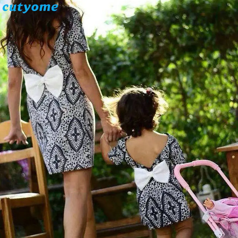 

Mommy And Me Dress Matching Clothes Backless With Bow Short Sleeve Dresses For Mother Daughter Family Look Clothing Outifits