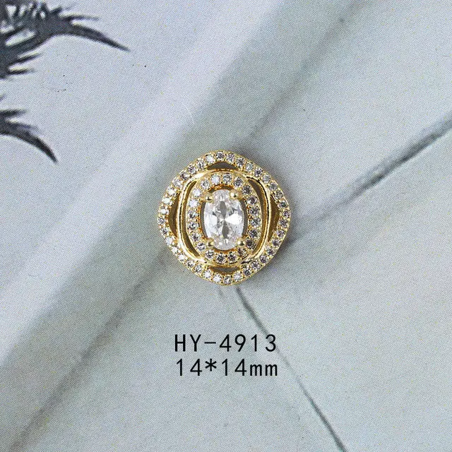 913