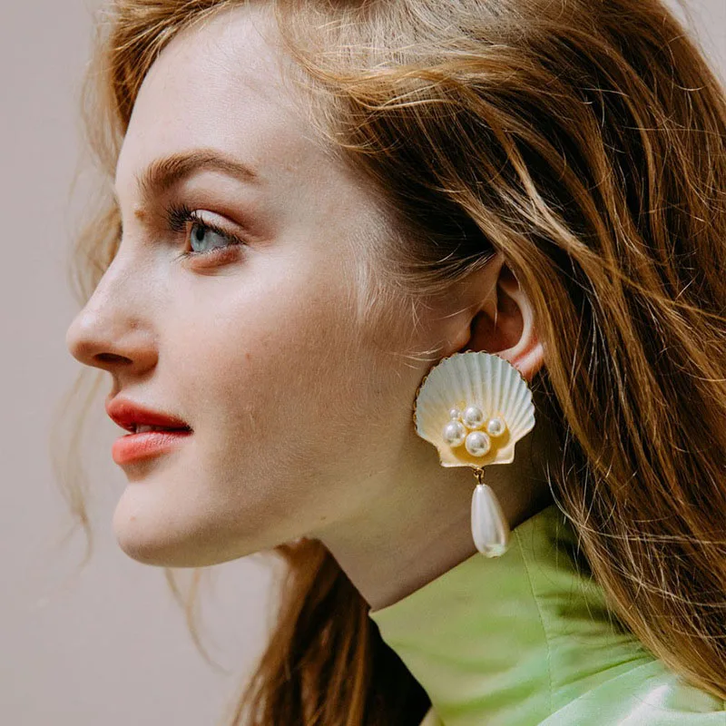 

SRCOI Fashion Baroque Imitation Pearls Shell Drop Earring For Women Gold Color Geometric Cowrie Statement Earring Boho Jewelry