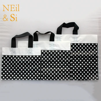 

Handle Plastic Gift Bag with Black Dots T-shirt Pouch Portable Wedding Party Shopping Mall use Packaging Bags Free Shipping