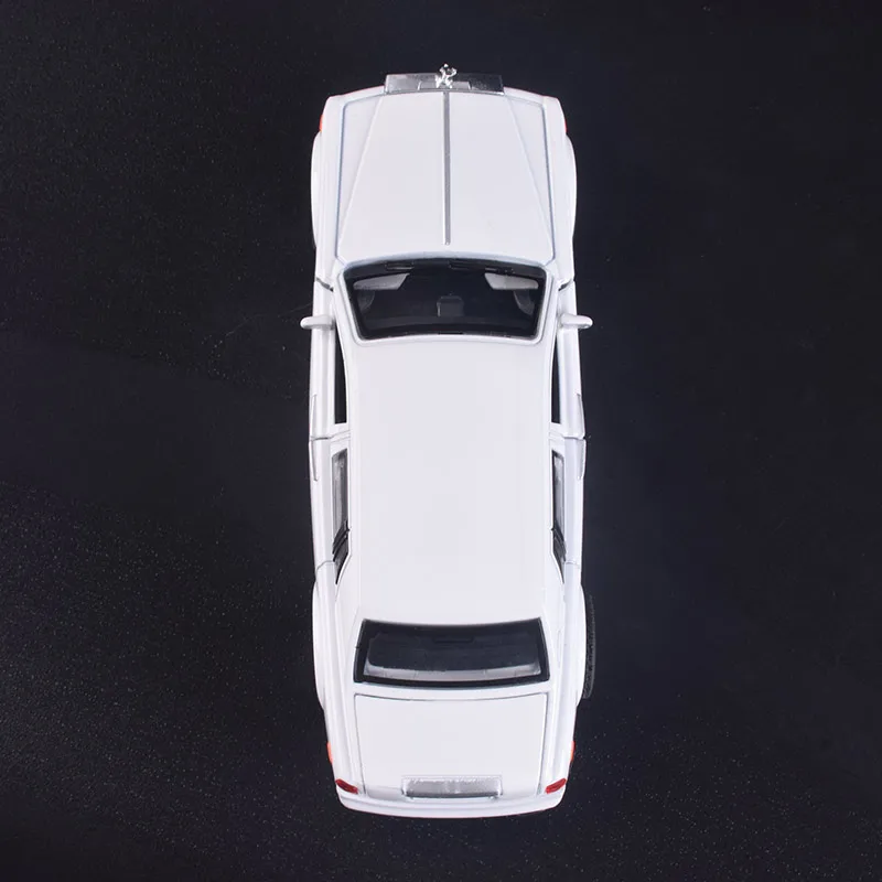 Модель игрушечной машины Rolls Royce 1:32 модель rolls royce lights phantom Коллекционная из сплава