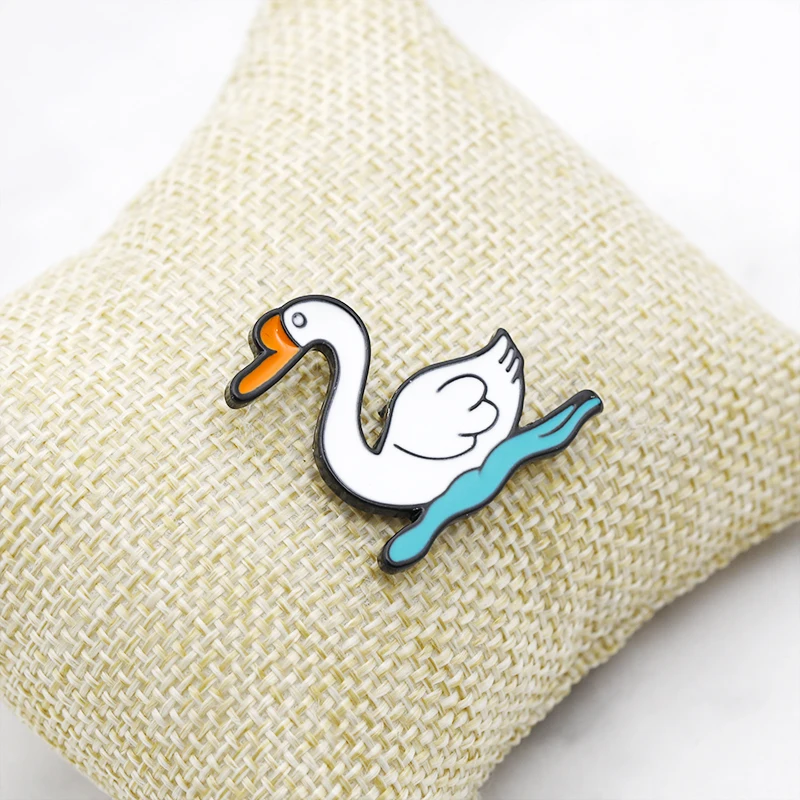 

2019 Fashion Jewelry Pins And Brooches Swan Couple Enamel Pin Badges Backpack Accessories Lovers Jewelry Gift For Lover