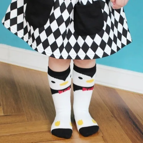 Bow tie penguin Мультяшные хлопковые носки противоскользящие носки для новорожденных малышей длиной до колена Детские носки с животными гетры для новорожденных - Цвет: Bow tie penguin
