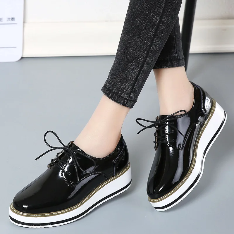 2017 Ladies Brogue Shoes Lace-Up Flat Platform Oxfords Shoes Woman Casual PU Patent Leather Creepers Spring Fashion Women Flats (7)