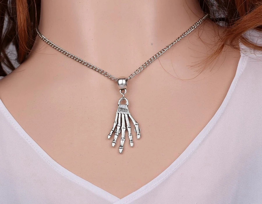 

Vintage Silver Gothic Skull Hand Necklace Pendant Charm Choker Collar Chain Design Jewelry For Woman Halloween Gifts
