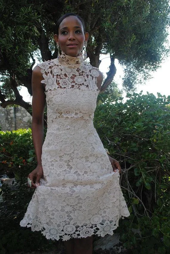 vintage-1950s-lace-wedding-dresses-high-neck-sleeveless-short-wedding-dress-tea-length-simple-bridal-dresses (2)_