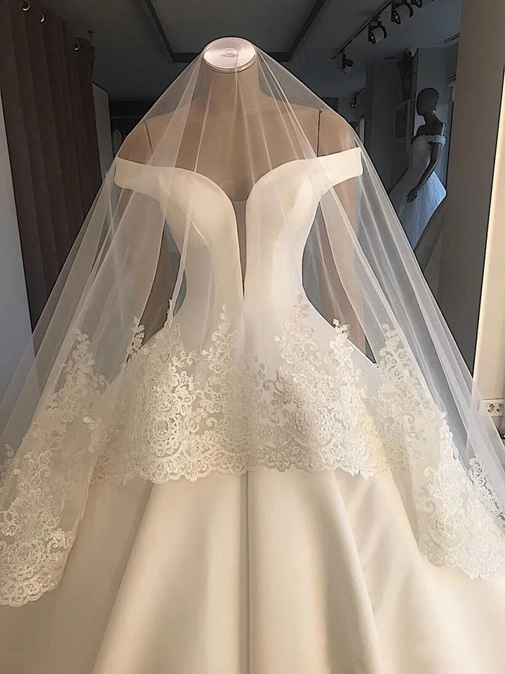 Элегантный с плеча бальное платье свадебное пдатье с вырезом на спине оборками сатиновое свадебное платье свадебное вуаль