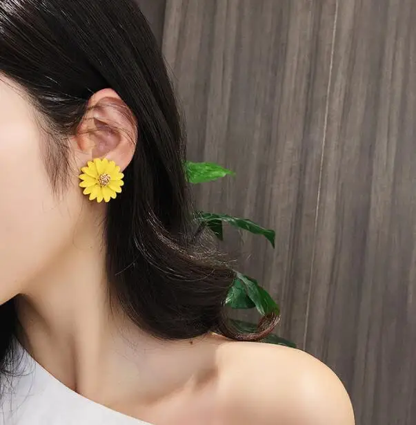 New Korean Cute Metal Flower Stud Earrings For Women Girl Fashion Big Sweet Earring Summer Daisy Jewelry Femme Brincos