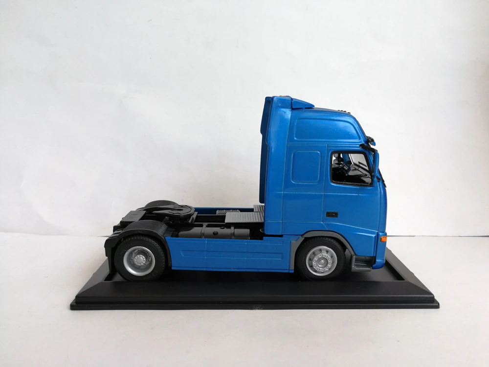 volvo truck blue (3)