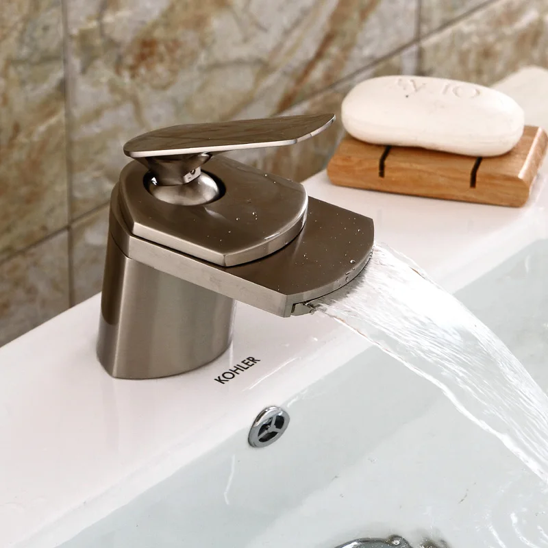 

Copper Waterfall Basin Faucet Single Hole Hot and Cold Water Faucet Chrome Table Basin Wash Basin Sink Bathroom Faucet YM140