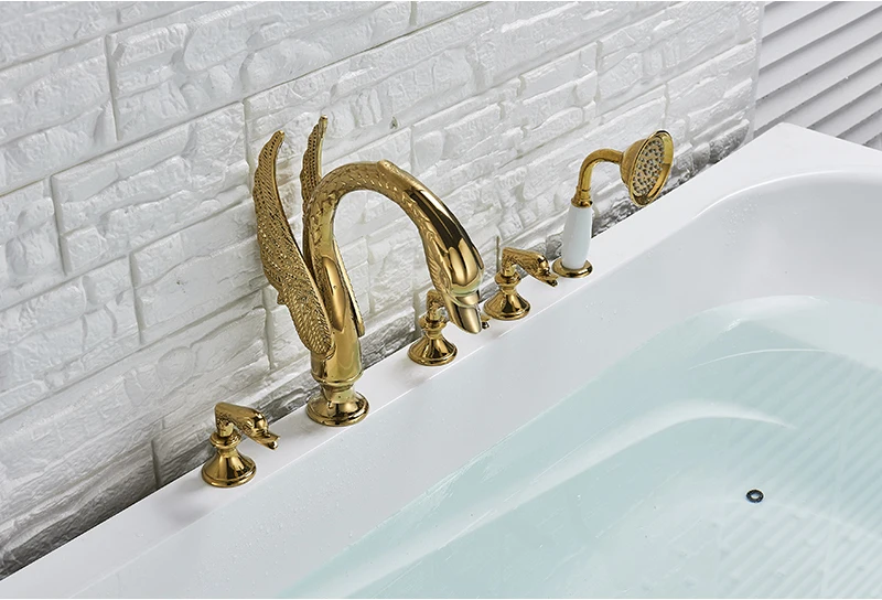 Широко распространенный Лебедь смеситель для ванны Золотой Ванна смеситель на бортике 3 ручки лебедь для ванны душевой набор с выдвижной насадкой для ручного душа