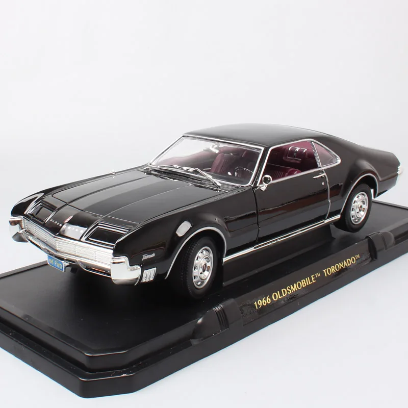 Дорожный знак большой GM 1966 Olds мобильный Toronado Металл 1/18 Масштаб Модель классический автомобиль авто Diecasts транспортные средства миниатюрные детские игрушки