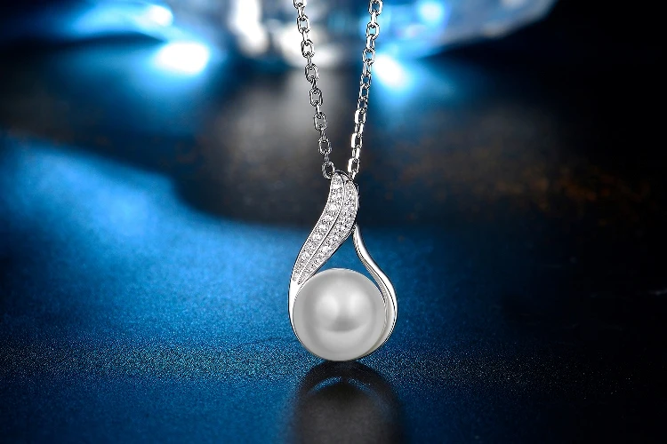 White gold necklace white pearl 750