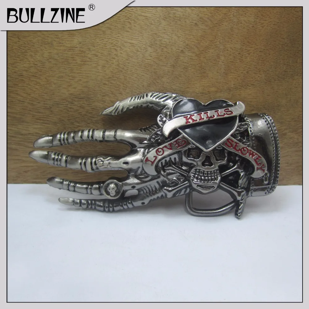 

The Bullzine skull belt buckle with gun black finish FP-03571 suitable for 4cm width snap on belt