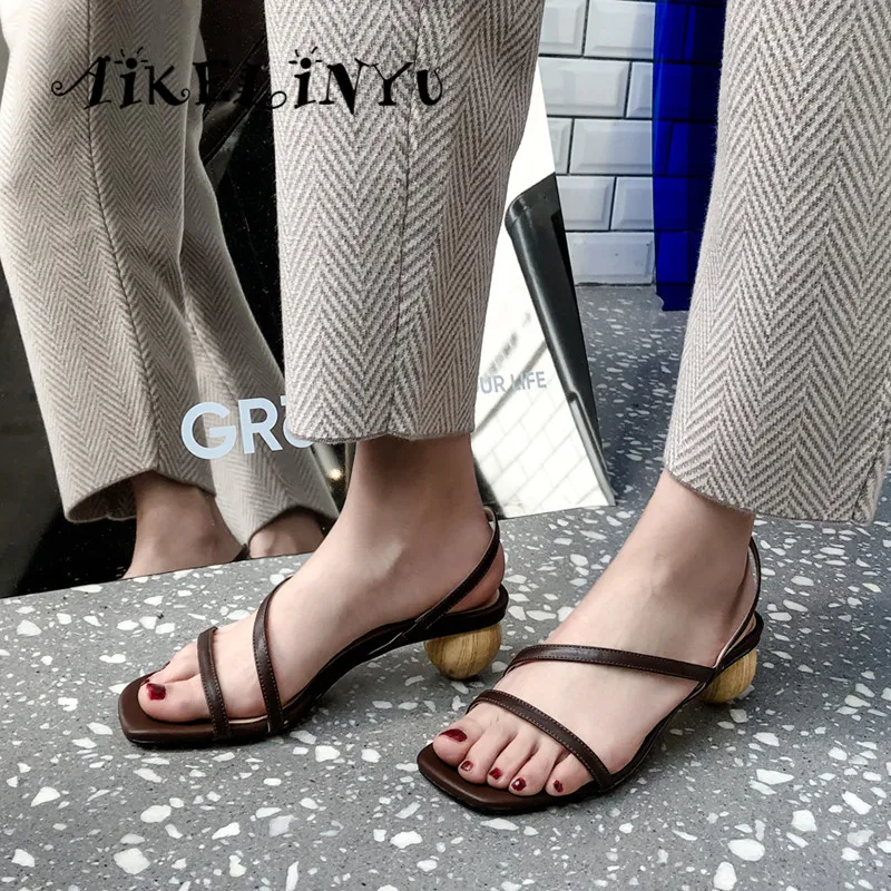 

Fashion Women's Sandals Comfortable Wood Lines Round Heel Slip on Sweet New Slingbacks Pumps High Quality Cowhide Sandals