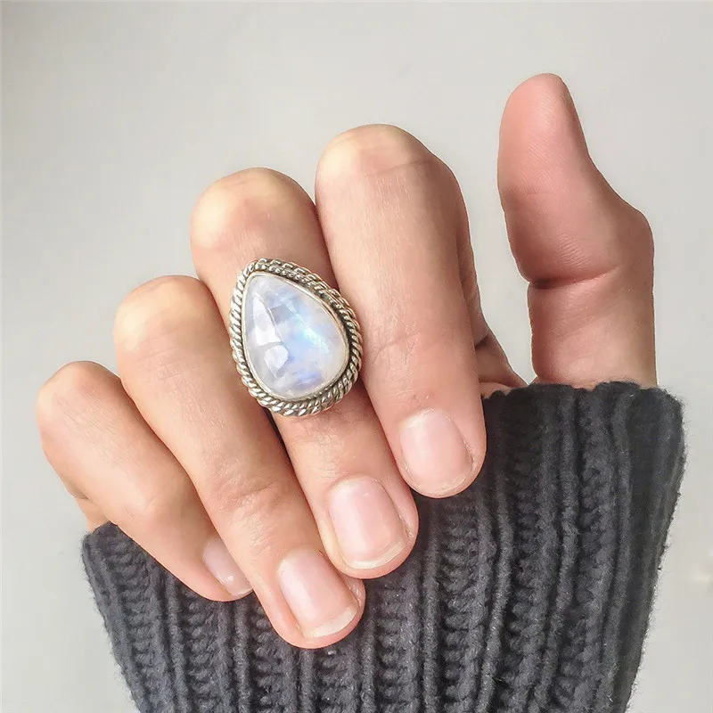 

BOAKO Moonstone Rings for Women Vintage Tibetan Ring Water Drop White Stone Ring Female Fashion Jewelry Wholesale Size 5-10 Z3