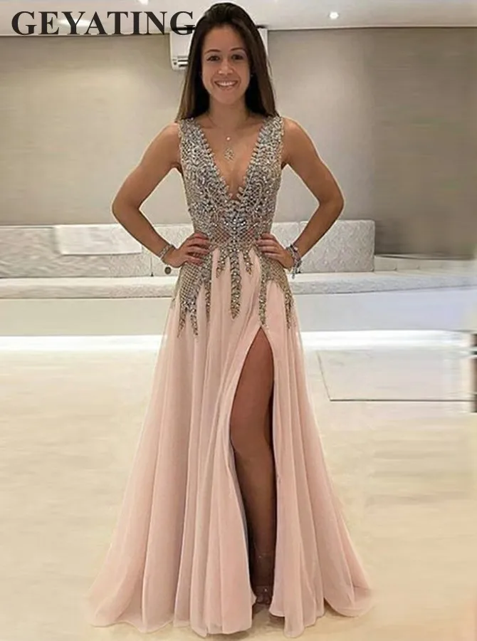 Sexy Diepe V-hals Blush Roze Tulle Prom Dresses Lange Elegante Crystal Kralen Slit Avondjurk 2020 Backless Formele Partij Jassen Sexy Diepe V-hals Blush Roze Tulle Prom Dresses Lange Elegante Crystal Kralen Slit Avondjurk 2020 Backless Formele Partij Jassen